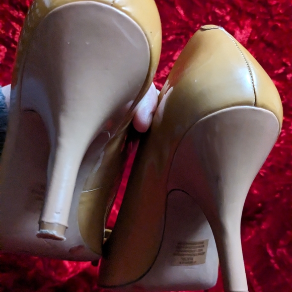 Caramel patent open toe pumps with bow by Jessica Simpson - Picture 2 of 8